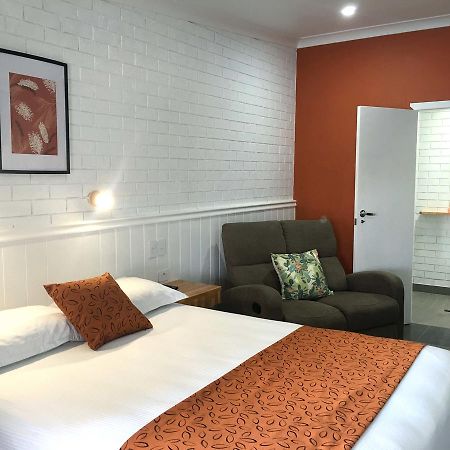 Gin Gin Village Motor Inn Motel Qld المظهر الخارجي الصورة