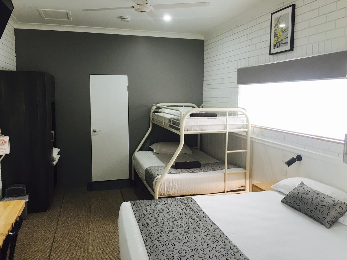 Gin Gin Village Motor Inn Motel Qld المظهر الخارجي الصورة