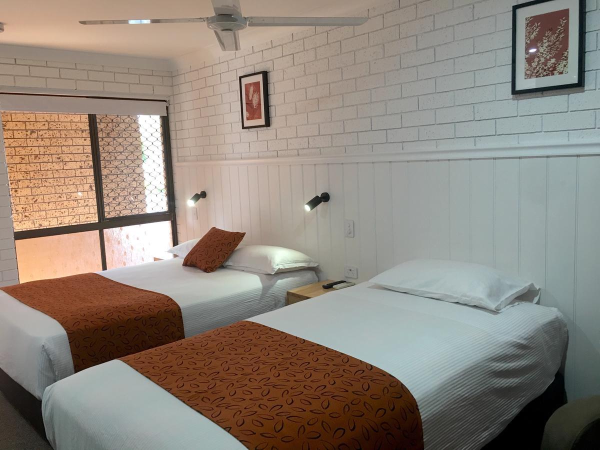 Gin Gin Village Motor Inn Motel Qld المظهر الخارجي الصورة